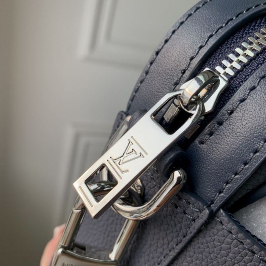 Replica Borsa Louis Vuitton Fastline Messenger LV Aerogram M22611 Blu Replica Borsa Louis Vuitton Fastline Messenger LV Aerogram M22611 Blu