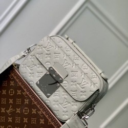 Replica Borsa a tracolla Louis Vuitton S-Lock M23152 Monogramma Taurillon