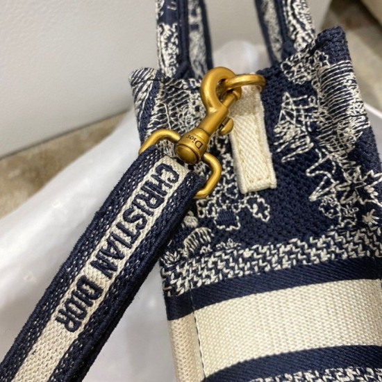 Replica Borsa per telefono Dior Mini Book Tote Toile de Jouy Ricamo inverso Blu Replica Borsa per telefono Dior Mini Book Tote Toile de Jouy Ricamo inverso Blu