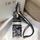 Replica Borsa per telefono Dior Mini Book Tote Toile de Jouy Ricamo inverso Blu Replica Borsa per telefono Dior Mini Book Tote Toile de Jouy Ricamo inverso Blu