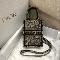 Replica Dior Mini Book Tote Borsa per cellulare Toile de Jouy Ricamo Nocciola Replica Dior Mini Book Tote Borsa per cellulare Toile de Jouy Ricamo Nocciola