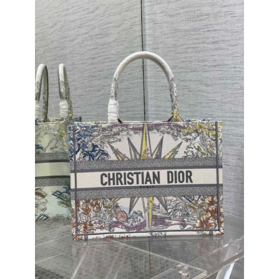 Replica Dior Media Dior Book Tote Multicolor Ricamo Rêve d'Infini Bianco Replica Dior Media Dior Book Tote Multicolor Ricamo Rêve d'Infini Bianco