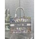 Replica Dior Media Dior Book Tote Multicolor Ricamo Rêve d'Infini Bianco Replica Dior Media Dior Book Tote Multicolor Ricamo Rêve d'Infini Bianco