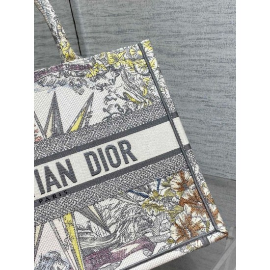 Replica Dior Media Dior Book Tote Multicolor Ricamo Rêve d'Infini Bianco Replica Dior Media Dior Book Tote Multicolor Ricamo Rêve d'Infini Bianco