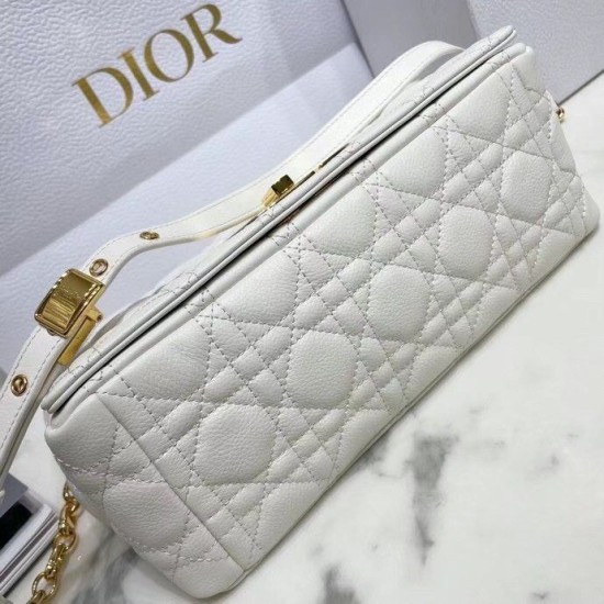 Replica Borsa media Dior Caro Cannage bianca Replica Borsa media Dior Caro Cannage bianca