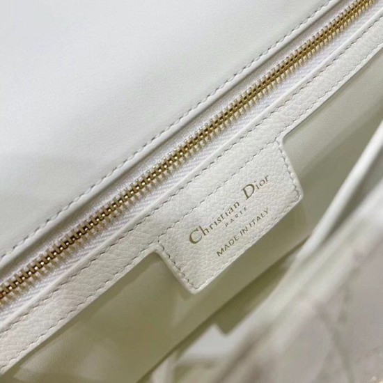 Replica Borsa media Dior Caro Cannage bianca Replica Borsa media Dior Caro Cannage bianca