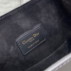 Replica Borsa a secchiello media Dior C'est Saddle in pelle di vitello nera