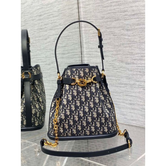 Replica Borsa a secchiello media Dior C'est Jacquard obliquo blu Replica Borsa a secchiello media Dior C'est Jacquard obliquo blu