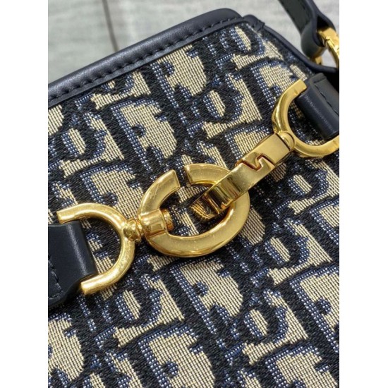 Replica Borsa a secchiello media Dior C'est Jacquard obliquo blu Replica Borsa a secchiello media Dior C'est Jacquard obliquo blu
