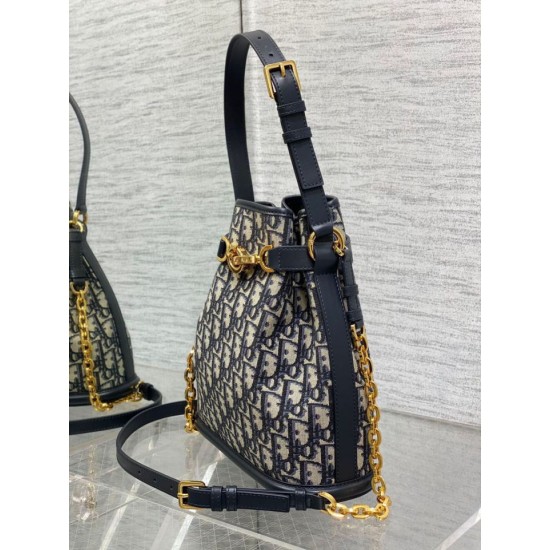 Replica Borsa a secchiello media Dior C'est Jacquard obliquo blu Replica Borsa a secchiello media Dior C'est Jacquard obliquo blu