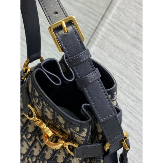 Replica Borsa a secchiello media Dior C'est Jacquard obliquo blu Replica Borsa a secchiello media Dior C'est Jacquard obliquo blu