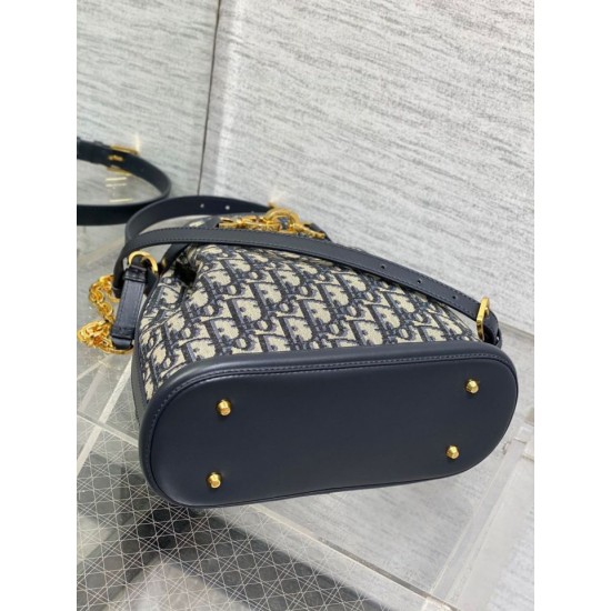 Replica Borsa a secchiello media Dior C'est Jacquard obliquo blu Replica Borsa a secchiello media Dior C'est Jacquard obliquo blu