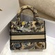 Replica Borsa Dior Medium Lady D-Lite con ricamo Jardin d'Hiver beige