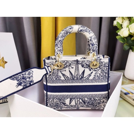 Replica Borsa Dior Medium Lady D-Lite Multicolor Ricamo Rêve d'Infini Blu Replica Borsa Dior Medium Lady D-Lite Multicolor Ricamo Rêve d'Infini Blu