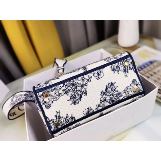 Replica Borsa Dior Medium Lady D-Lite Multicolor Ricamo Rêve d'Infini Blu Replica Borsa Dior Medium Lady D-Lite Multicolor Ricamo Rêve d'Infini Blu
