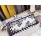 Replica Borsa Dior Medium Lady D-Lite Multicolor Ricamo Rêve d'Infini Blu Replica Borsa Dior Medium Lady D-Lite Multicolor Ricamo Rêve d'Infini Blu