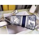 Replica Borsa Dior Medium Lady D-Lite Multicolor Ricamo Rêve d'Infini Blu Replica Borsa Dior Medium Lady D-Lite Multicolor Ricamo Rêve d'Infini Blu
