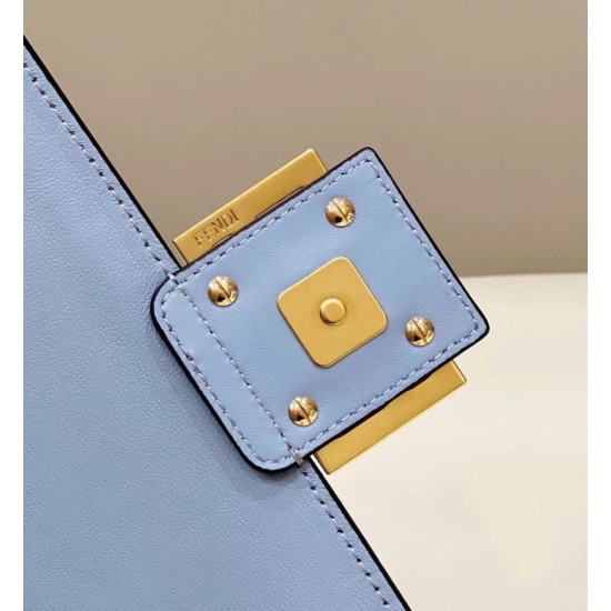 Replica Borsa Midi Fendi Baguette Chain Nappa Blu
