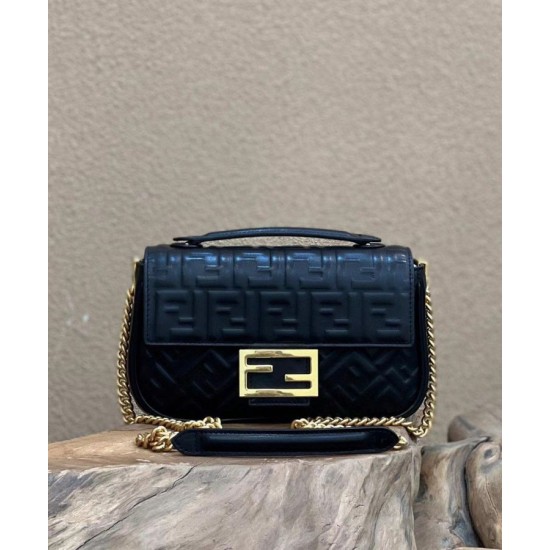 Replica Borsa midi Fendi Baguette con catena in nappa nera