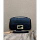 Replica Borsa midi Fendi Baguette con catena in nappa nera