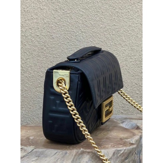 Replica Borsa midi Fendi Baguette con catena in nappa nera