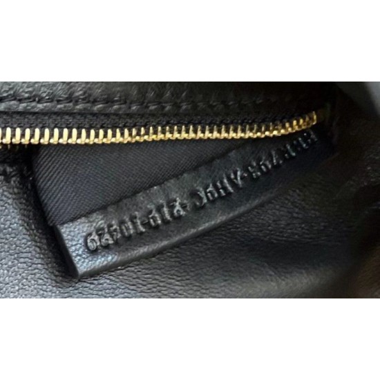 Replica Borsa midi Fendi Baguette con catena in nappa nera