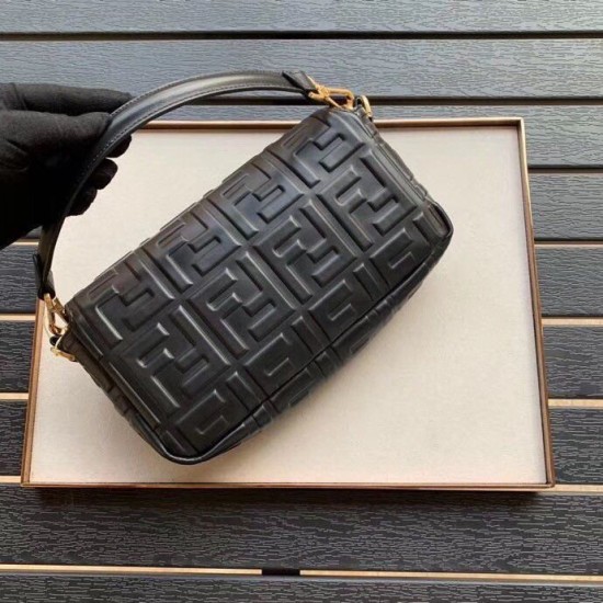 Replica Borsa baguette media Fendi motivo FF nera