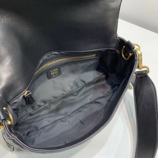 Replica Borsa baguette media Fendi motivo FF nera