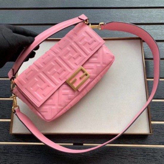 Replica Borsa Baguette Media Fendi Motivo FF Rosa Replica Borsa Baguette Media Fendi Motivo FF Rosa