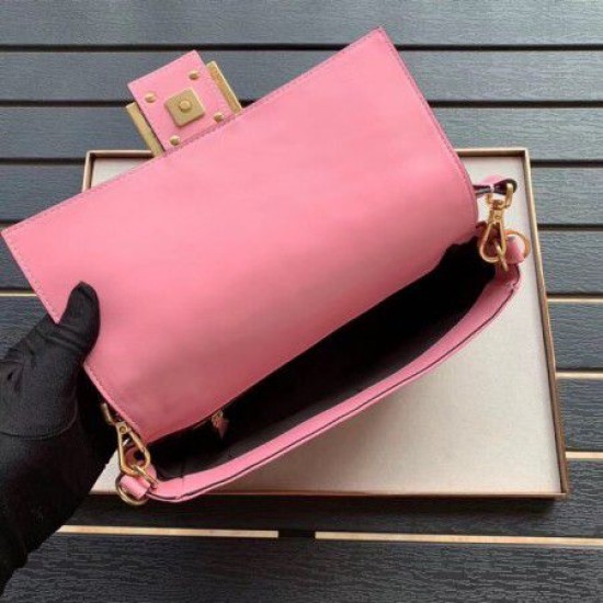 Replica Borsa Baguette Media Fendi Motivo FF Rosa Replica Borsa Baguette Media Fendi Motivo FF Rosa