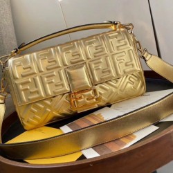 Replica Borsa grande Fendi Baguette con motivo FF oro