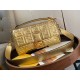 Replica Borsa grande Fendi Baguette con motivo FF oro Replica Borsa grande Fendi Baguette con motivo FF oro