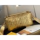 Replica Borsa grande Fendi Baguette con motivo FF oro Replica Borsa grande Fendi Baguette con motivo FF oro