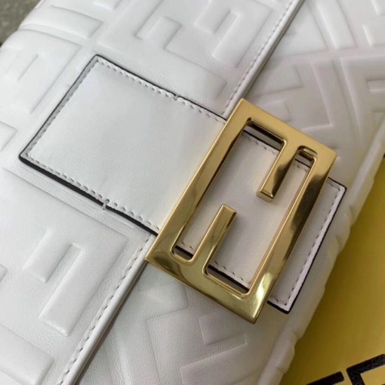 Replica Borsa Baguette Grande Fendi Motivo FF Bianca Replica Borsa Baguette Grande Fendi Motivo FF Bianca