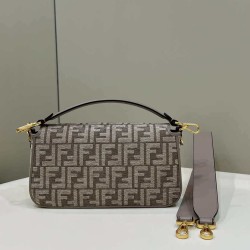 Replica Borsa Fendi 8BR600 Baguette Chain Midi FF in tessuto tapestry grigio