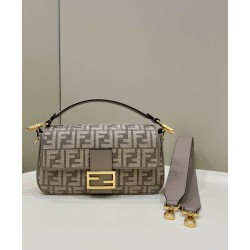 Replica Borsa Fendi 8BR600 Baguette Chain Midi FF in tessuto tapestry grigio