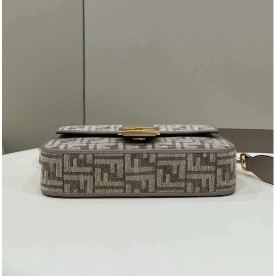 Replica Borsa Fendi 8BR600 Baguette Chain Midi FF in tessuto tapestry grigio