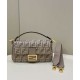 Replica Borsa Fendi 8BR600 Baguette Chain Midi FF in tessuto tapestry grigio
