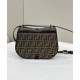Replica Fendi C'mon Borsa a cartella media con curvatura 8BT366 Caffè