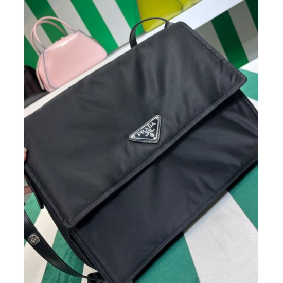 Replica Borsa a tracolla imbottita grande Prada Re-Nylon 1BD256 Nera