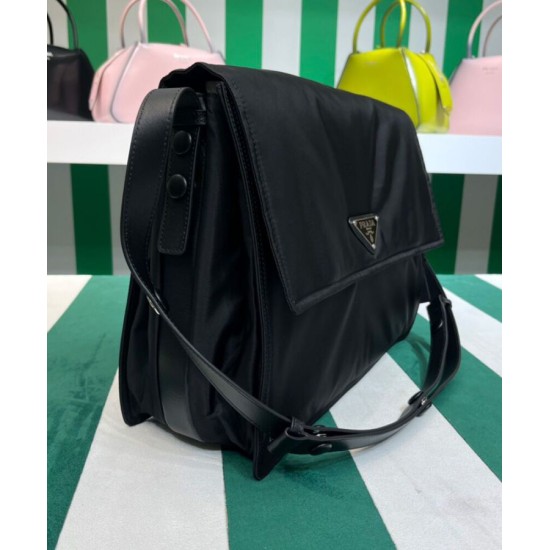 Replica Borsa a tracolla imbottita grande Prada Re-Nylon 1BD256 Nera