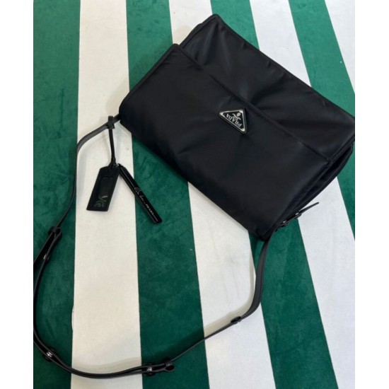Replica Borsa a tracolla imbottita grande Prada Re-Nylon 1BD256 Nera