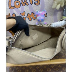 Replica Louis Vuitton Baia MM M22822 Accattivante borsa a mezzaluna albicocca Replica Louis Vuitton Baia MM M22822 Accattivante borsa a mezzaluna albicocca