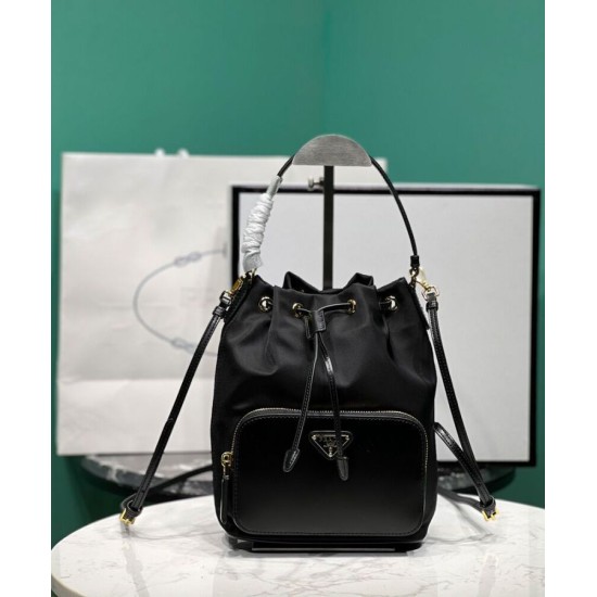 Replica Borsa Prada Re-Nylon e pelle spazzolata 1BH038 Nera Replica Borsa Prada Re-Nylon e pelle spazzolata 1BH038 Nera