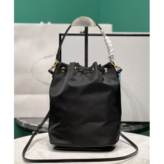 Replica Borsa Prada Re-Nylon e pelle spazzolata 1BH038 Nera Replica Borsa Prada Re-Nylon e pelle spazzolata 1BH038 Nera
