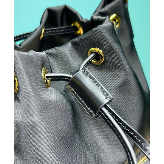 Replica Borsa Prada Re-Nylon e pelle spazzolata 1BH038 Nera Replica Borsa Prada Re-Nylon e pelle spazzolata 1BH038 Nera