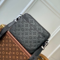 Replica Borsa a tracolla Louis Vuitton Trio in pelle con monogramma in rilievo M46602
