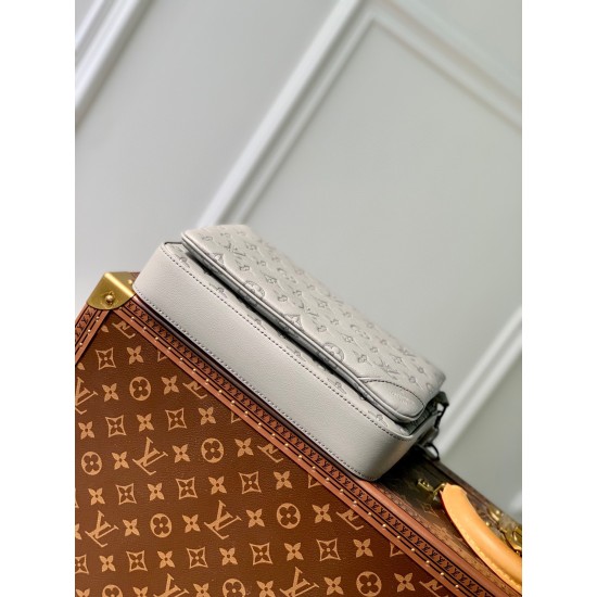 Replica Borsa a tracolla Louis Vuitton Trio in pelle con monogramma in rilievo M46603 Replica Borsa a tracolla Louis Vuitton Trio in pelle con monogramma in rilievo M46603