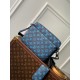 Replica Borsa a tracolla Louis Vuitton Trio in pelle con monogramma in rilievo M46604