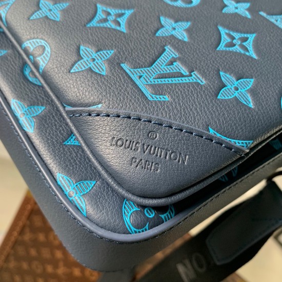 Replica Borsa a tracolla Louis Vuitton Trio in pelle con monogramma in rilievo M46604